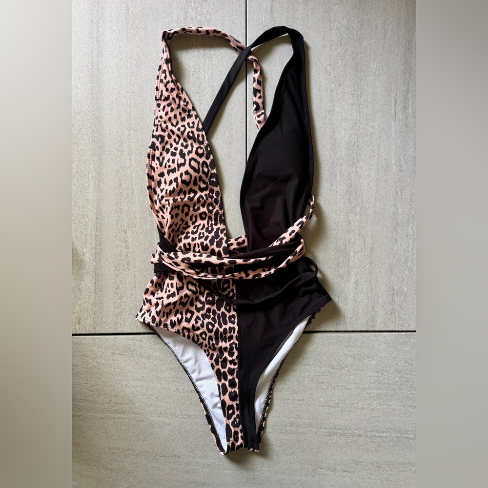 Flattering Leopard Print One Piece Swimsuit
